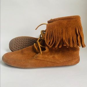 Women’s Minnetonka Tramper Fringe Boot 9